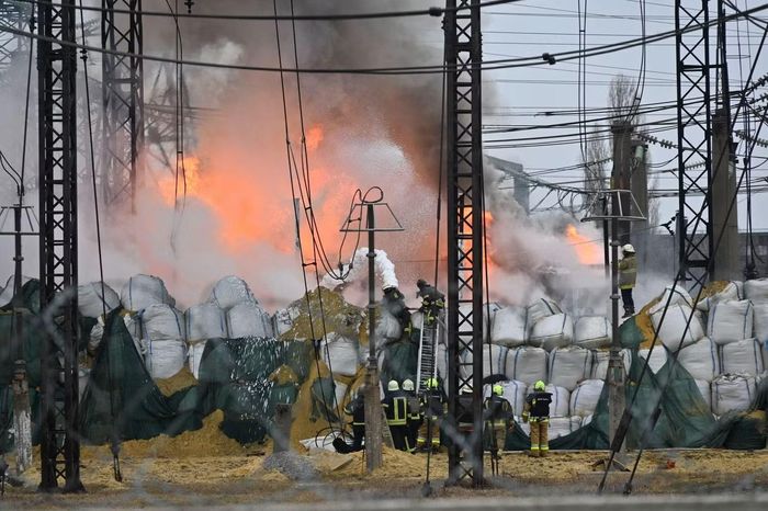 Hỏa hoạn tại một cơ sở hạ tầng năng lượng ở tỉnh Kharkiv, Ukraine, sau cuộc tập kích bằng tên lửa ngày 22/3/2024.