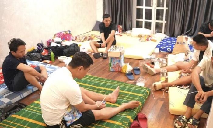 Các nhóm người nước ngoài bị cơ quan công an phát hiện cư trú bất hợp pháp (ảnh:CACC)
