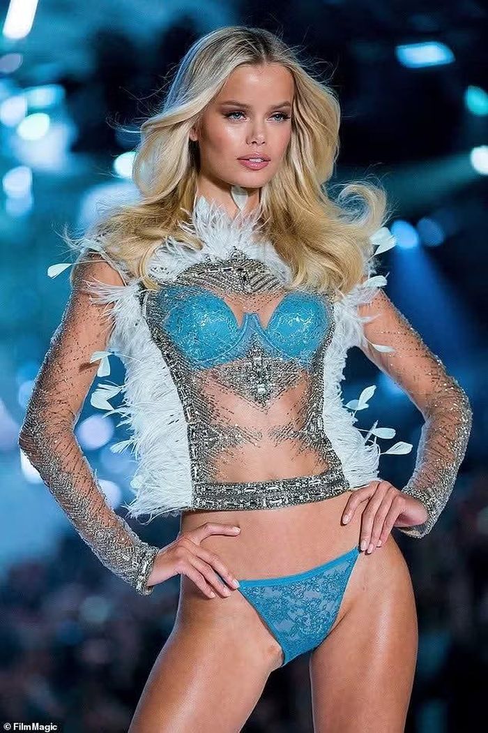 Frida Aasen và Josephine Skriver (trái) đều vắng mặt trong show năm nay.