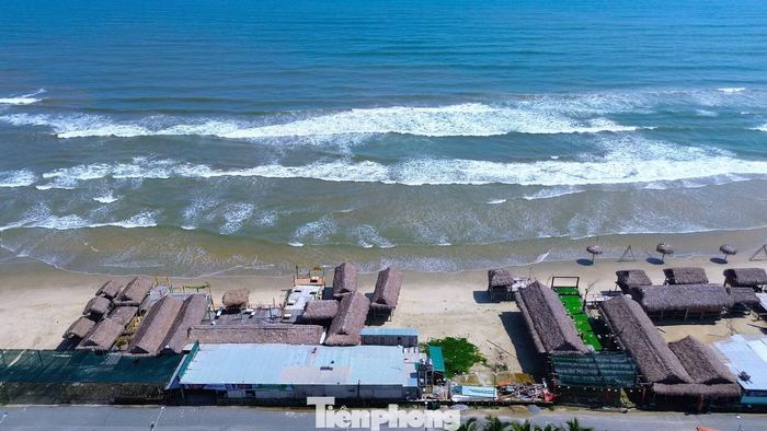  Lãnh đạo UBND xã Chân Mây - Lăng Cô lưu ý, quan điểm của địa phương là kiên quyết xử lý công trình vi phạm, bảo đảm các lối xuống biển công cộng thông thoáng, thuận tiện cho người dân và du khách. Sau khi các hộ tháo dỡ, địa phương sẽ quản lý chặt hiện trạng, xác định phạm vi hành lang bờ biển﻿, lập hồ sơ theo dõi nhằm ngăn tình trạng tái lấn chiếm, cơi nới trái phép. 