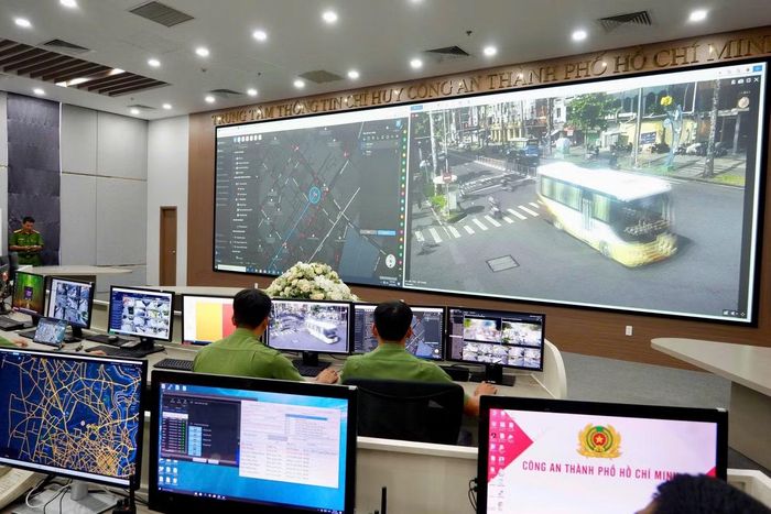 Bên trong Trung tâm Thông tin Chỉ huy Công an Thành phố - nơi tiếp nhận, xử lý tin báo khẩn cấp.