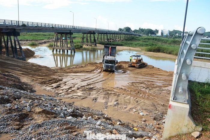 Cầu Trà Khúc 1 (mới) đã chính thức khởi công xây dựng từ ngày 8/10/ 2026. Cầu Trà Khúc mới có chiều dài 850m, rộng khoảng 27m, với tổng vốn mức đầu tư hơn 2.000 tỷ đồng.