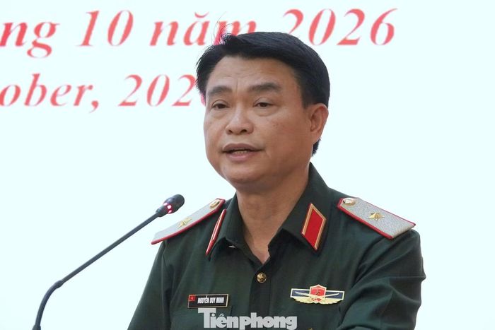 Thiếu tướng Nguyễn Duy Minh - Phó Cục trưởng Cục Đối ngoại (Bộ Quốc phòng), giới thiệu tổng quan về triển lãm.