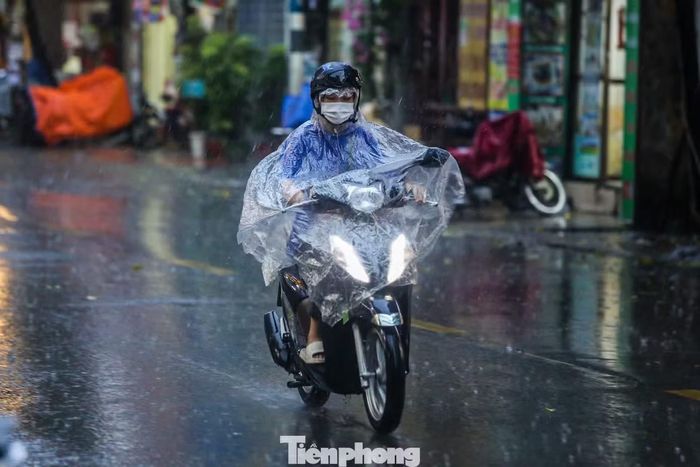 Khu vực Đông Bắc Bộ gồm Hà Nội có thể đón mưa rải rác trong đêm 21 và ngày 22/10.