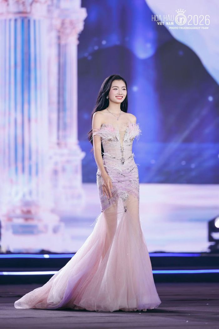 “Em đã cố gắng, học hỏi, yêu thương và dám trải nghiệm hành trình mà trước đây em chưa từng nghĩ mình có thể làm được", cô nói.