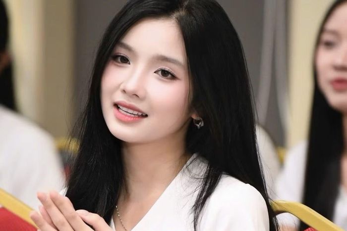 Sống cùng các thí sinh, tham gia tập luyện và hoạt động chung, Hồng Hạnh dần chủ động làm quen, mở lòng và sẵn sàng thử những điều trước đây còn e ngại. “Có lẽ điều thay đổi lớn nhất là em đã tự tin hơn, được là chính mình”, cô chia sẻ.
