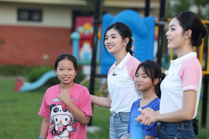 Tại vòng chung kết, Top 25 Hoa hậu Việt Nam có hoạt động thiện nguyện tại Làng trẻ SOS Hải Phòng. Cô chia sẻ cuộc gặp bé Bình Minh tại nhà Hoa Hải Đường để lại nhiều suy nghĩ. Sau phần ghi hình, cô ngồi trò chuyện, hỏi em về sở thích và những ước mơ. Sự hồn nhiên cùng mong muốn có cuộc sống tốt đẹp hơn của em khiến cô xúc động.
