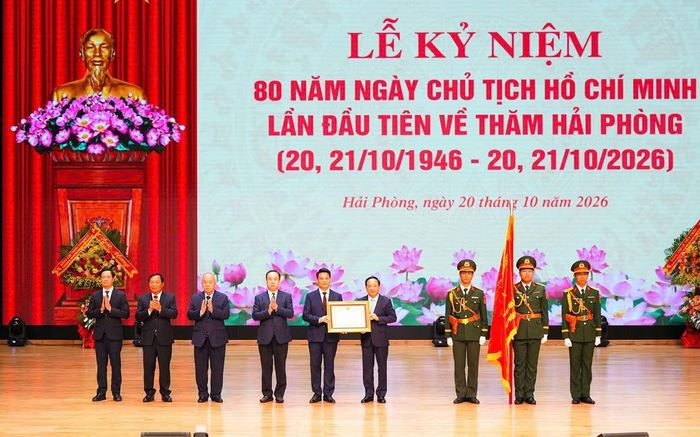 Đảng bộ, chính quyền và nhân dân TP Hải Phòng vinh dự đón nhận Huân chương Lao động hạng Nhất.