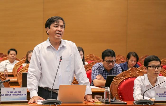 Phó Giám đốc Sở GD&ĐT tỉnh Gia Lai Trần Bá Công thông tin tại buổi họp báo ngày 20/10.