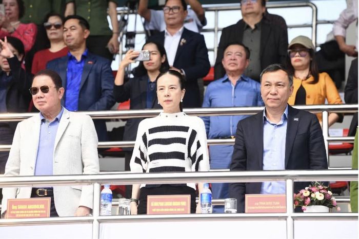 Bóng đá Việt Nam đang dẫn trước Thái Lan 2 bàn trong cuộc đua ngôi vị số 1 khu vực Đông Nam Á.