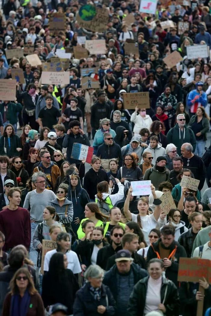 Dòng người biểu tình tại Nantes (Pháp) ngày 17/10. (Ảnh: Reuters)
