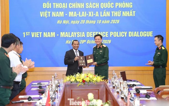 Về các vấn đề trên biển, Thượng tướng Nguyễn Trường Thắng mong muốn Malaysia cùng Việt Nam duy trì lập trường chung của ASEAN về giải quyết các bất đồng.