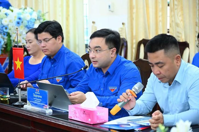 Đoàn đại biểu hai bên đã trao đổi, ôn lại truyền thống đoàn kết, gắn bó thủy chung giữa hai dân tộc Việt Nam - Lào.