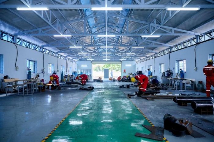 Các thí sinh tập trung cao độ tại nghề Hàn