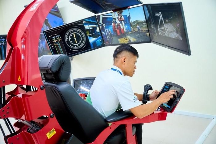 Thí sinh thi nghề Vận hành thiết bị khoan.