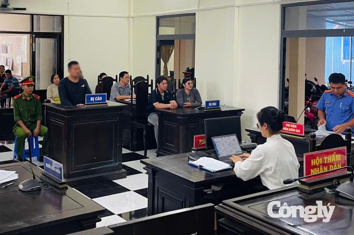Bị cáo Lý Ngọc Huynh tại phiên tòa.