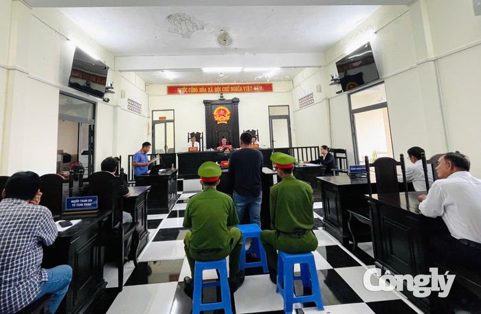 Quang cảnh phiên tòa.