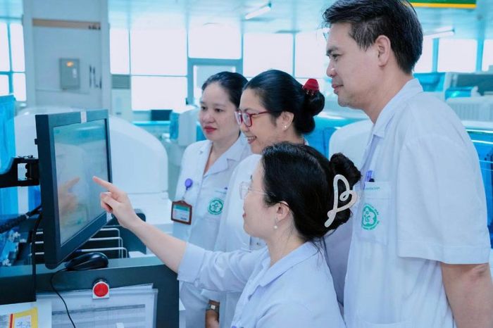 Viện Xét nghiệm Y học ứng dụng nhiều kỹ thuật khoa học mới. Ảnh: T. Anh.