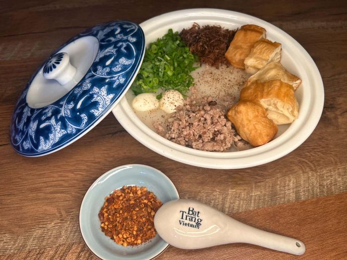 Những chiếc quẩy nóng giòn ăn cùng cháo, phở, được thực khách yêu thích