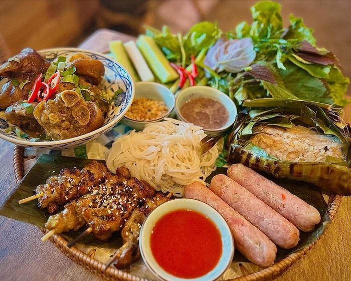 Trang Food & Wine nhận định: "Nguyễn Quỳnh và Carlo Reinardy đang mang những món ăn đậm đà hương vị và bản sắc ẩm thực miền Bắc Việt Nam đến Mỹ"