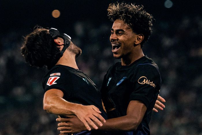 Yamal và Barca chơi thứ bóng đá bùng nổ. Ảnh: FCB