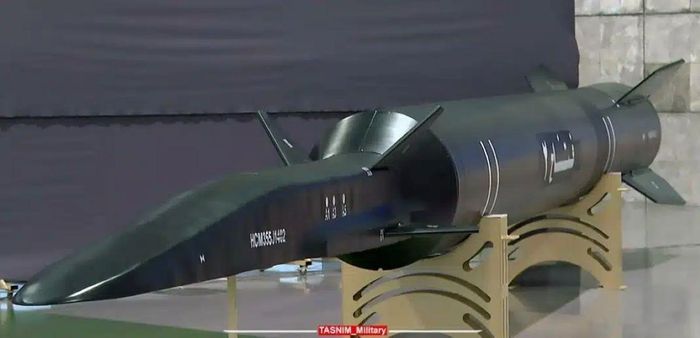 Tên lửa Fatah-II ER phiên bản tầm bắn mở rộng. Ảnh: meta-defense.fr