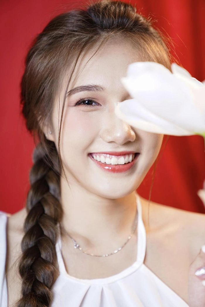 Đồng đội của Kim Thanh ở VTV Bình Điền Long An là Lan Vy cũng sở hữu sắc đẹp nổi bật.