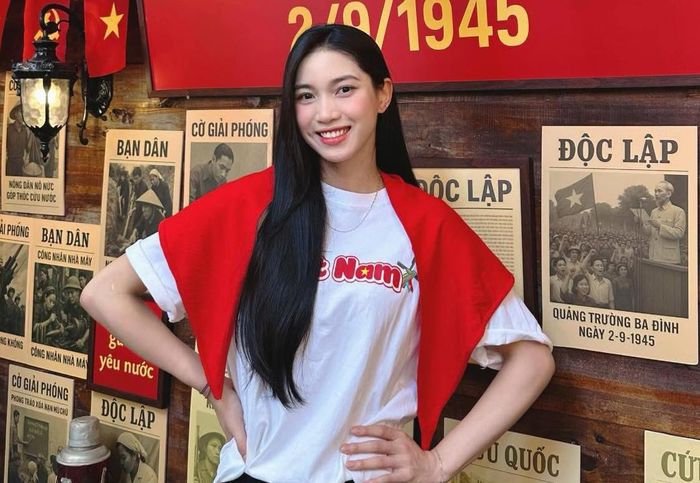 Chủ công Binh chủng Thông tin Nguyễn Thị Phương cũng là tay đập nổi tiếng xinh đẹp.