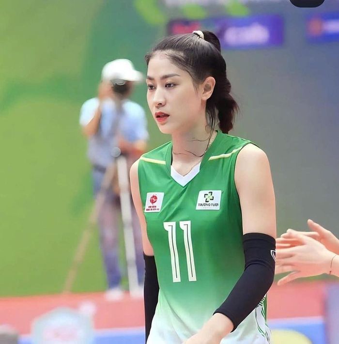 Sau thời gian dài chấn thương, đối chuyền Hoàng Thị Kiều Trinh trở lại từ vòng 2 giải bóng chuyền VĐQG 2026, giúp Binh chủng Thông tin tăng cường sức mạnh.