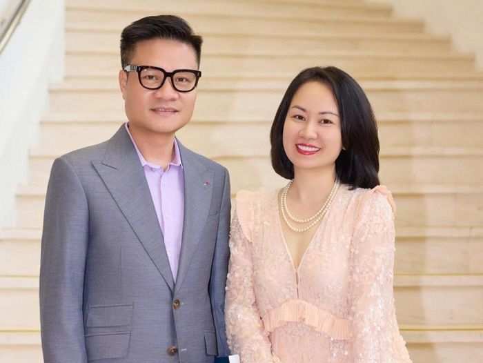 NSƯT Hoàng Tùng và vợ.