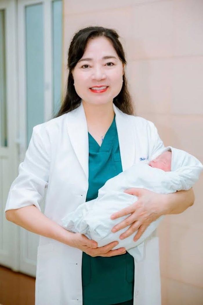 Mỗi em bé chào đời khỏe mạnh là động lực để nữ bác sĩ tiếp tục gắn bó với nghề. Ảnh: BSCC