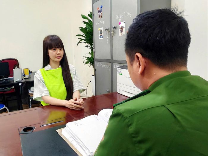 Nguyễn Thị Hương tại cơ quan công an. Ảnh: CACC