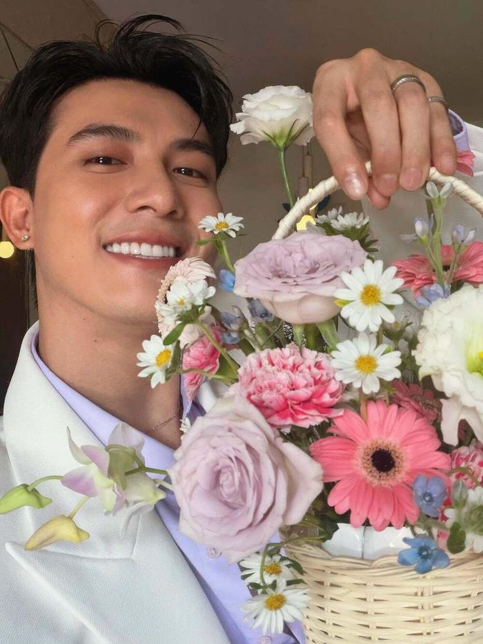 Diễn viên Trần Ngọc Vàng viết: "Chúc cho tất cả phụ nữ trên toàn thế giới 20/10 thật hạnh phúc và luôn xinh đẹp".