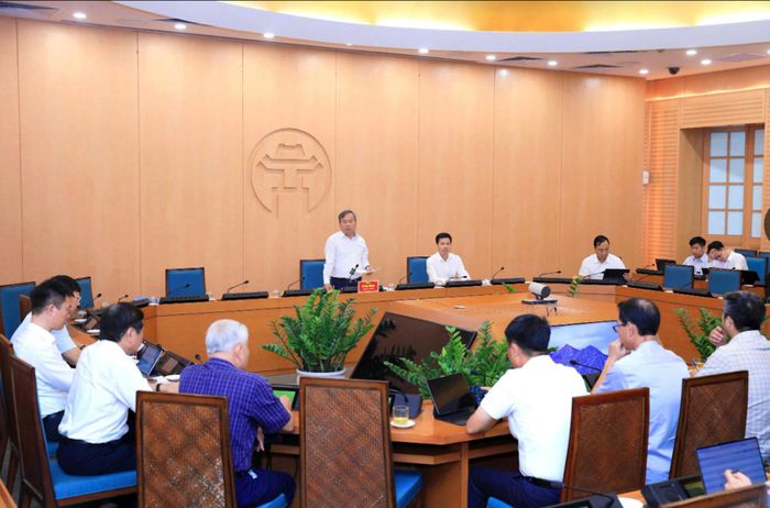 Chủ tịch TP cho hay, cần xem xét phương án mua hoặc thuê nhà ở xã hội để phục vụ tái định cư theo quy định. Ảnh: Lê Hải