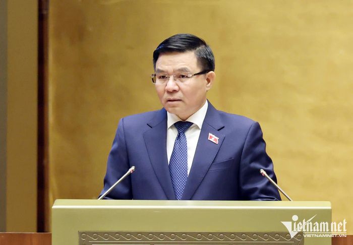 Bộ trưởng Công Thương Lê Mạnh Hùng trình Quốc hội dự thảo luật