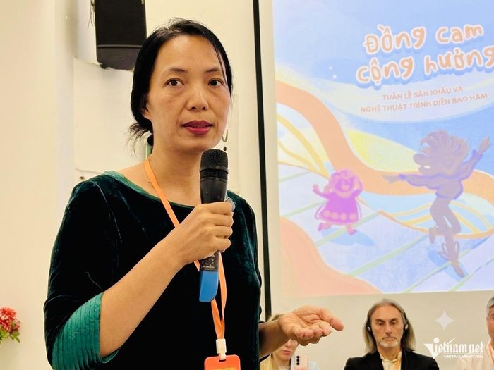 Đạo diễn Nguyễn Hoàng Điệp chia sẻ tại họp báo. Ảnh: Quỳnh An. 