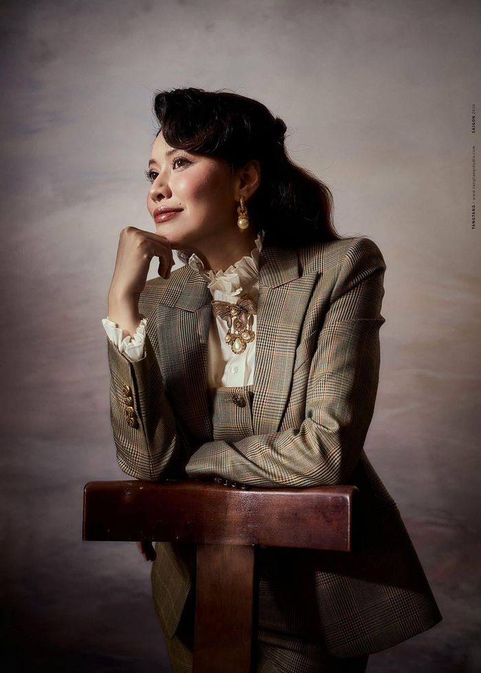 BTV Ngọc Trinh lạ lẫm.