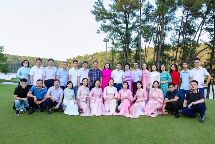  Đoàn công tác VKSND khu vực 6 và VKSND khu vực 2, tỉnh Ninh Bình tham quan, chụp ảnh lưu niệm tại Tràng An Golf.