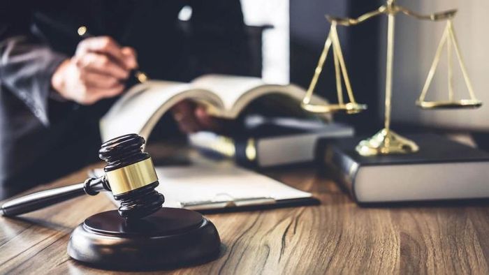  Vị trí giao thoa giữa người thực thi công vụ và người hành nghề luật sư cũng tiềm ẩn một số nguy cơ.
