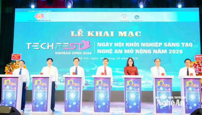 Các đại biểu thực hiện nghi thức khai mạc Ngày hội Khởi nghiệp sáng tạo Nghệ An mở rộng năm 2026. Ảnh: TL