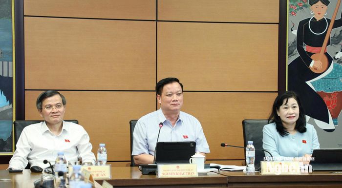 Các đại biểu tham dự phiên thảo luận tổ. Ảnh: Khánh Duy