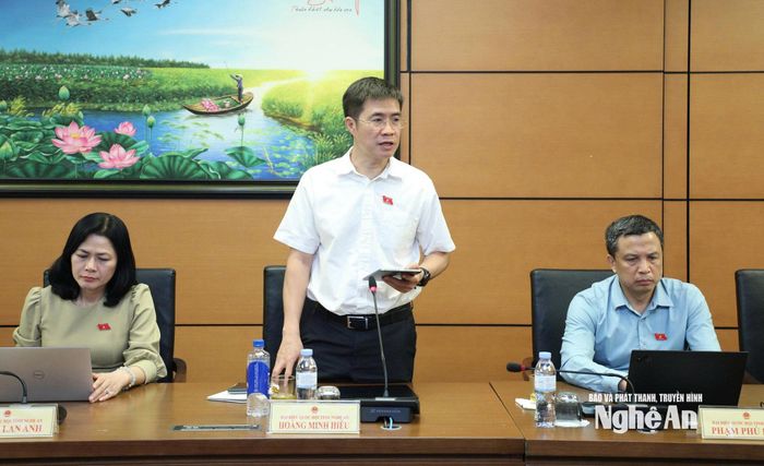 Đại biểu Hoàng Minh Hiếu - Ủy viên chuyên trách Ủy ban Pháp luật và Tư pháp của Quốc hội phát biểu thảo luận. Ảnh: Khánh Duy