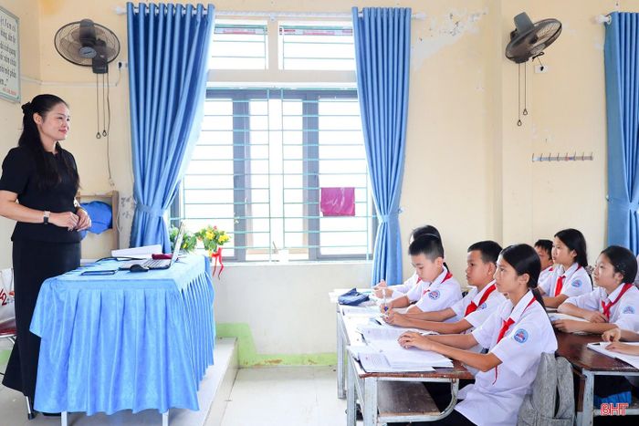 Đội ngũ cán bộ quản lý trở lại giảng dạy đã phát huy tốt năng lực chuyên môn, kinh nghiệm, góp phần tạo chuyển biến trong hoạt động dạy học.