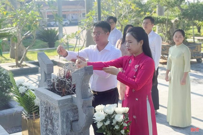  "Ban Thường vụ Tỉnh đoàn đã chỉ đạo các cấp bộ Đoàn triển khai đồng bộ các hoạt động kỷ niệm 112 năm Ngày sinh Anh hùng liệt sĩ Lý Tự Trọng với nhiều hình thức phong phú, thiết thực, phù hợp với từng địa phương, đơn vị. Các hoạt động tập trung vào giáo dục truyền thống, bồi dưỡng lý tưởng cách mạng, khơi dậy niềm tự hào, ý thức trách nhiệm và khát vọng cống hiến trong đoàn viên, thanh thiếu nhi; qua đó tiếp tục lan tỏa tinh thần Lý Tự Trọng trong tuổi trẻ Hà Tĩnh", anh Nguyễn Viết Hải Đăng – Phó Bí thư Tỉnh đoàn Hà Tĩnh cho hay. 