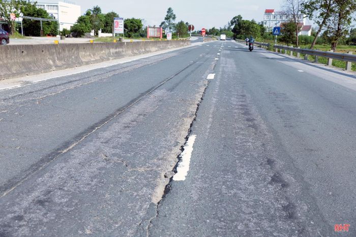 Cùng với việc đảm bảo trật tự an toàn giao thông trong quá trình tạm dừng thu phí, Khu Quản lý đường bộ II đang đốc thúc nhà đầu tư, doanh nghiệp dự án khẩn trương khắc phục hư hỏng, xuống cấp trên tuyến tránh thành phố Vinh (tỉnh Nghệ An) và quốc lộ 1 đoạn từ nam cầu Bến Thủy tới bắc tuyến tránh thành phố Hà Tĩnh.
