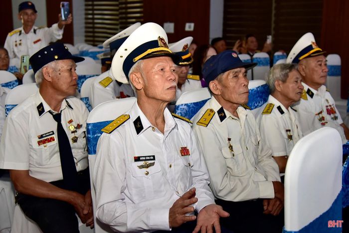 Phát huy truyền thống, các cựu chiến binh Hội Truyền thống đường Hồ Chí Minh trên biển Nghệ Tĩnh tiếp tục vun đắp tình đồng đội, thực hiện các hoạt động tri ân, nghĩa tình và giáo dục truyền thống cách mạng.