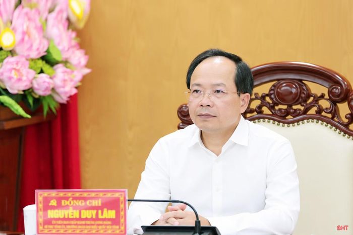 Đồng chí Nguyễn Duy Lâm - Ủy viên Trung ương Đảng, Bí thư Tỉnh ủy, Trưởng đoàn ĐBQH tỉnh chủ trì hội nghị.