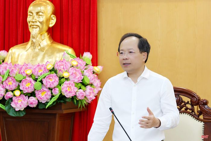 Đồng chí Nguyễn Duy Lâm - Ủy viên Trung ương Đảng, Bí thư Tỉnh ủy, Trưởng đoàn ĐBQH tỉnh kết luận hội nghị.