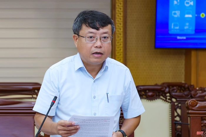 Đồng chí Dương Tất Thắng - Ủy viên BTV Tỉnh ủy, Phó Chủ tịch Thường trực HĐND tỉnh báo cáo các nội dung, chương trình Kỳ họp chuyên đề, HĐND tỉnh khóa XIX.