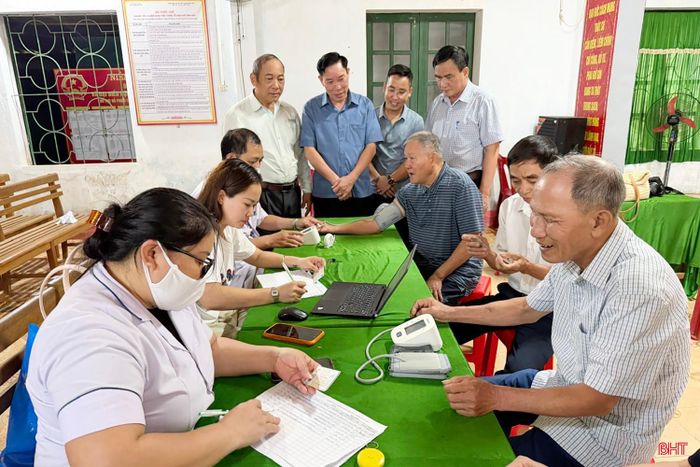Hà Tĩnh đang đẩy mạnh hoạt động khám và quản lý sức khỏe cho người cao tuổi ngay tại cộng đồng.